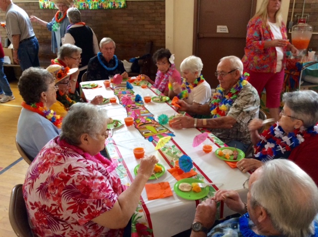 2015 photo luau table group 2